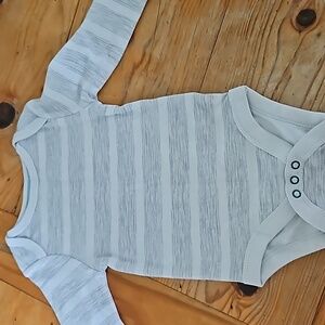 NWOT cloud ☁️ island bodysuit long sleeve size 0-3m